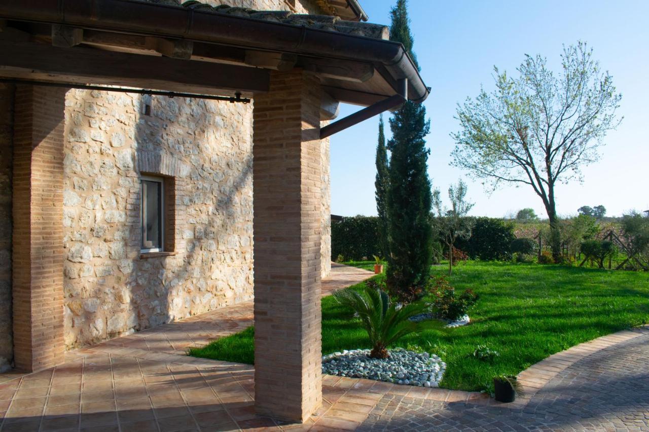 Camera Iris - B&B Antico Casale Monte San Biagio Buitenkant foto